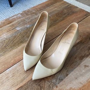 Nude louboutin patent leather pumps